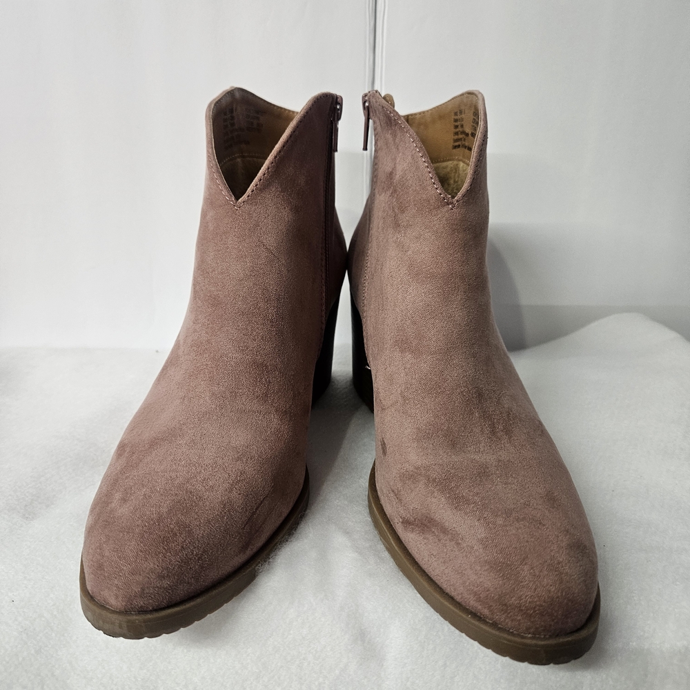 Kohl's Mauve Suede V-Cut Ankle Boots